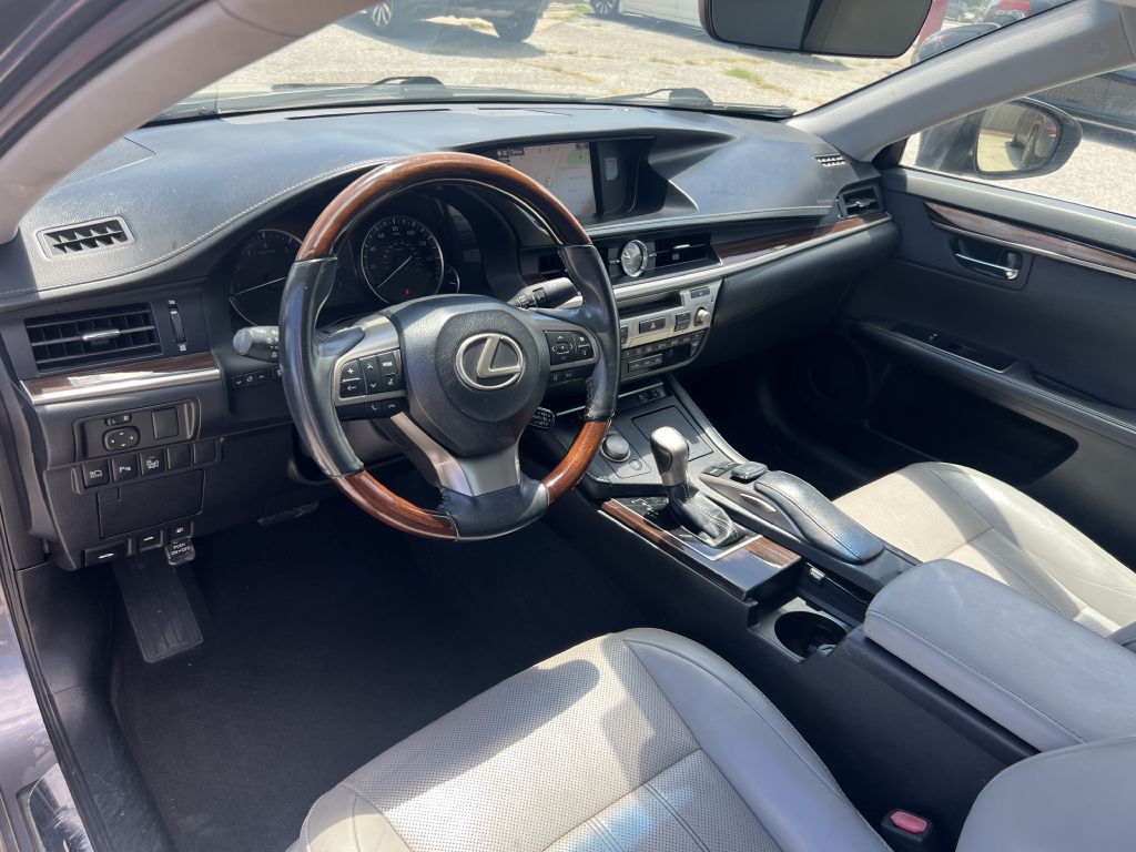 2016 Lexus ES Image 11