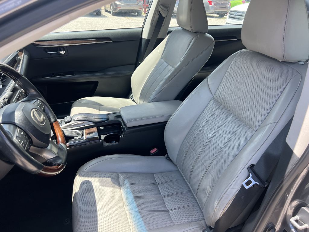 2016 Lexus ES Image 12