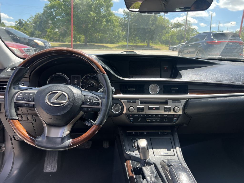 2016 Lexus ES Image 13