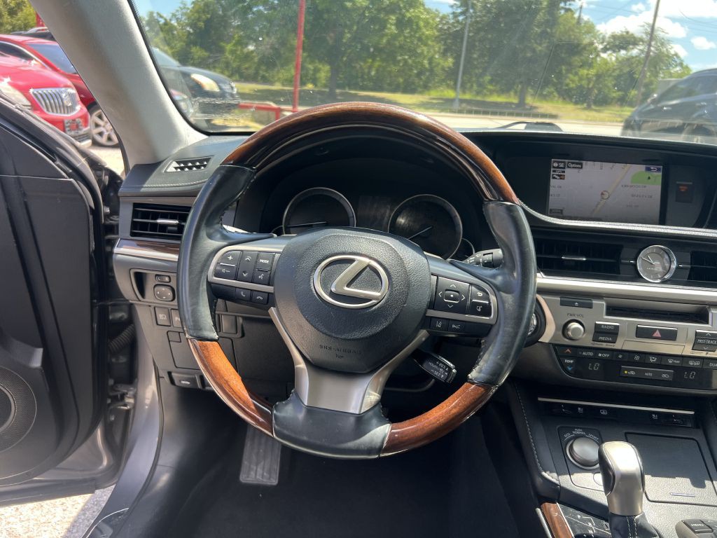 2016 Lexus ES Image 14