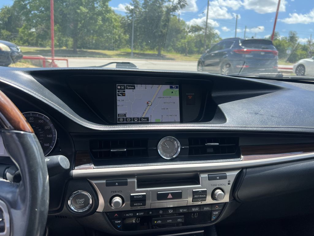 2016 Lexus ES Image 15