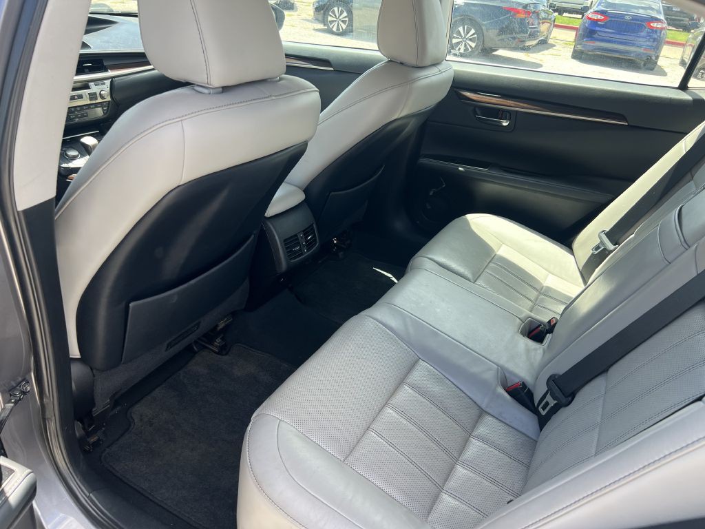 2016 Lexus ES Image 19