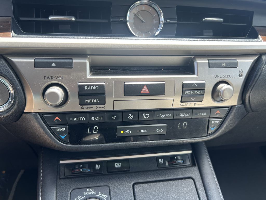 2016 Lexus ES Image 27