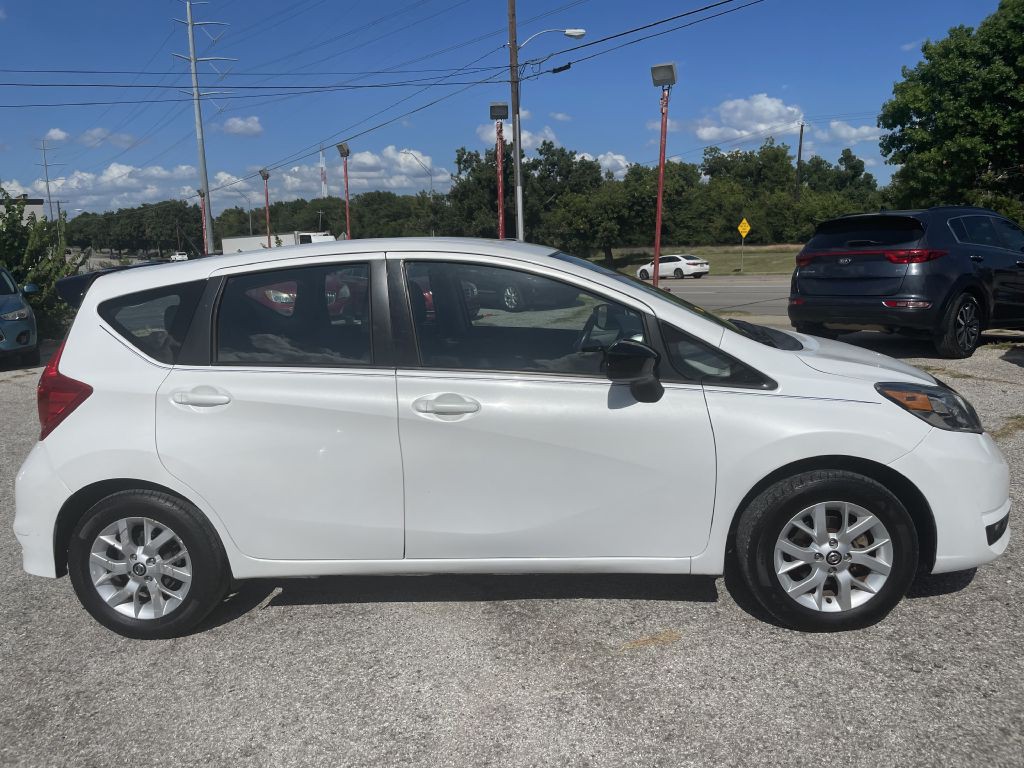 2017 Nissan Versa Image 4