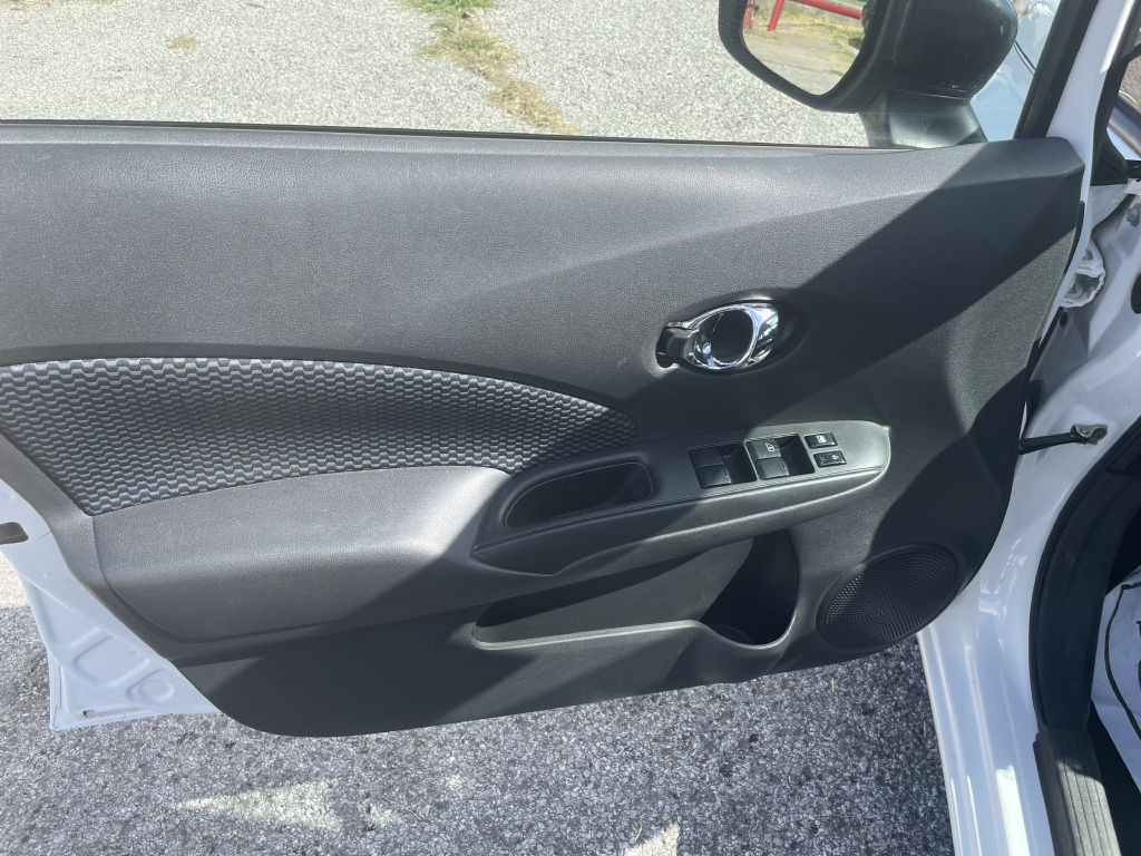 2017 Nissan Versa Image 9