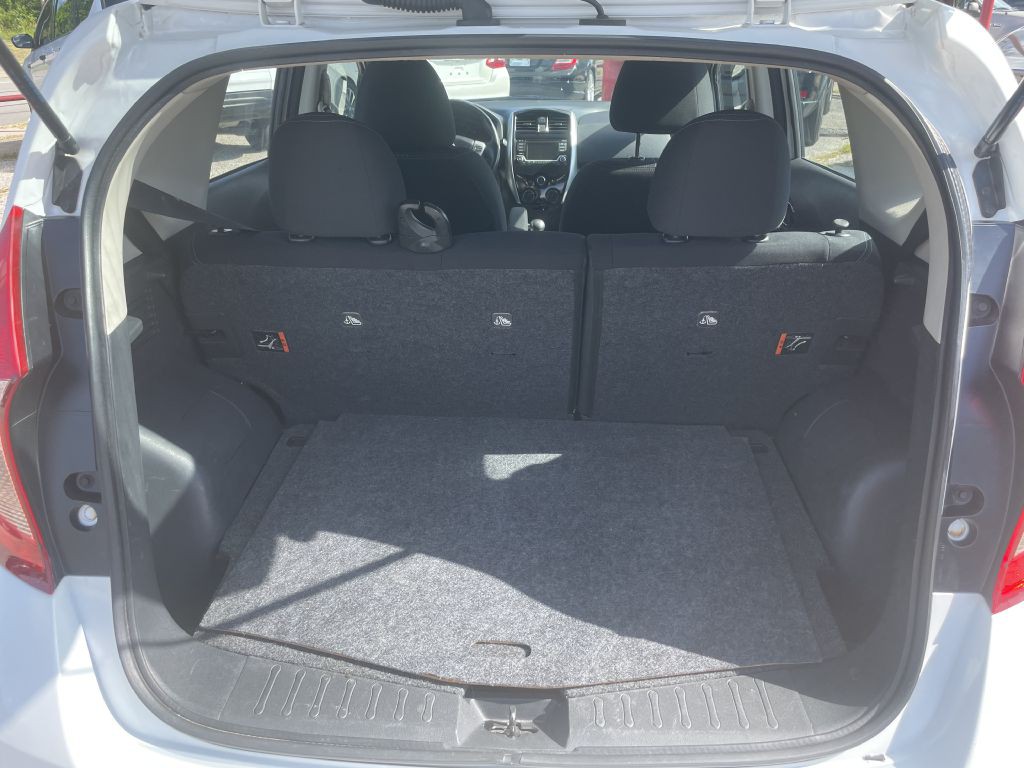 2017 Nissan Versa Image 13