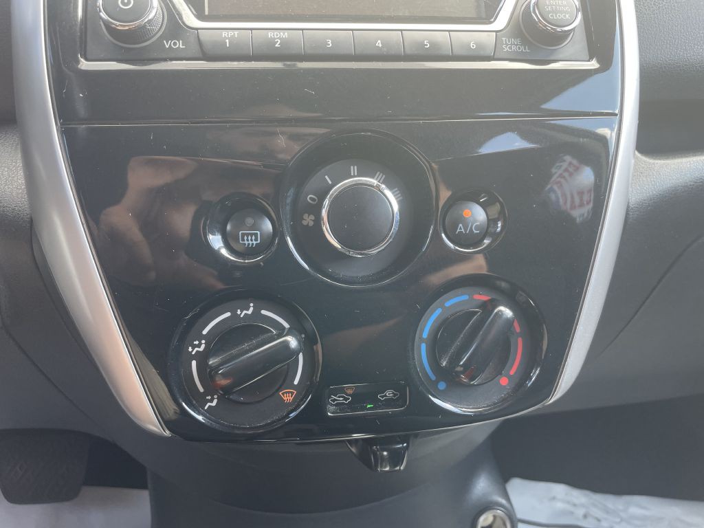 2017 Nissan Versa Image 18