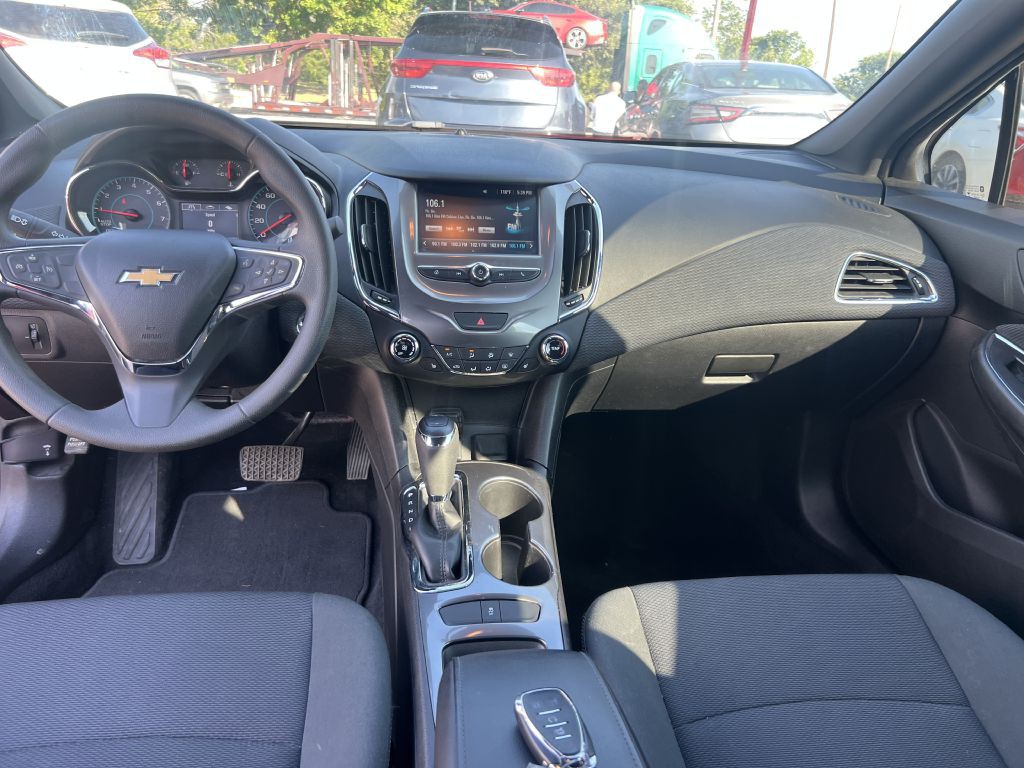 2018 Chevrolet Cruze Image 17