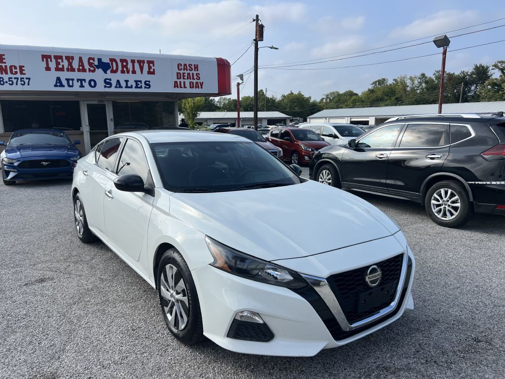 2022 Nissan Altima Image 2