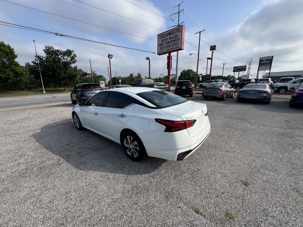 2022 Nissan Altima Image 4