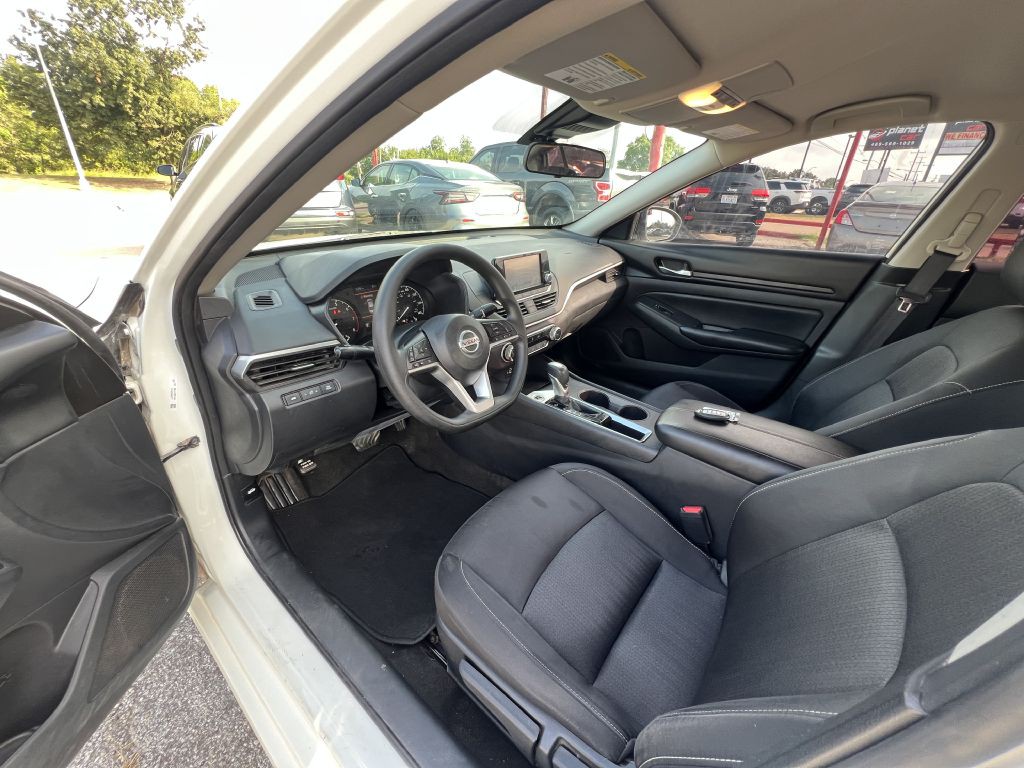 2022 Nissan Altima Image 8