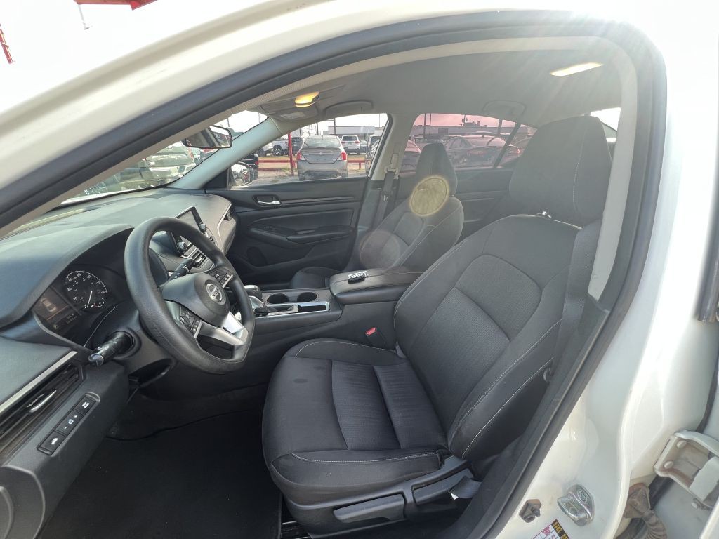 2022 Nissan Altima Image 9