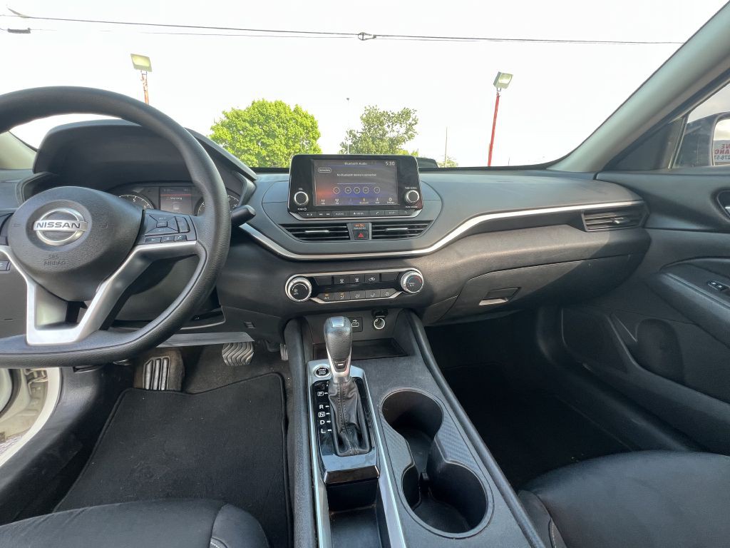 2022 Nissan Altima Image 13