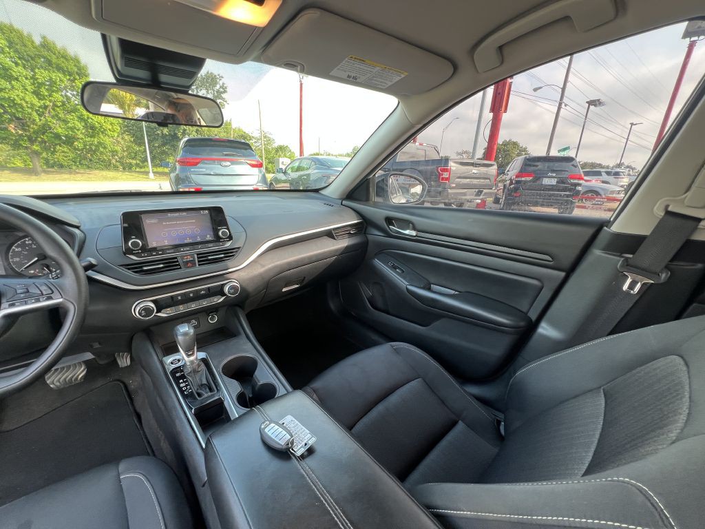 2022 Nissan Altima Image 14