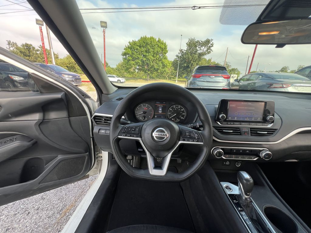 2022 Nissan Altima Image 15