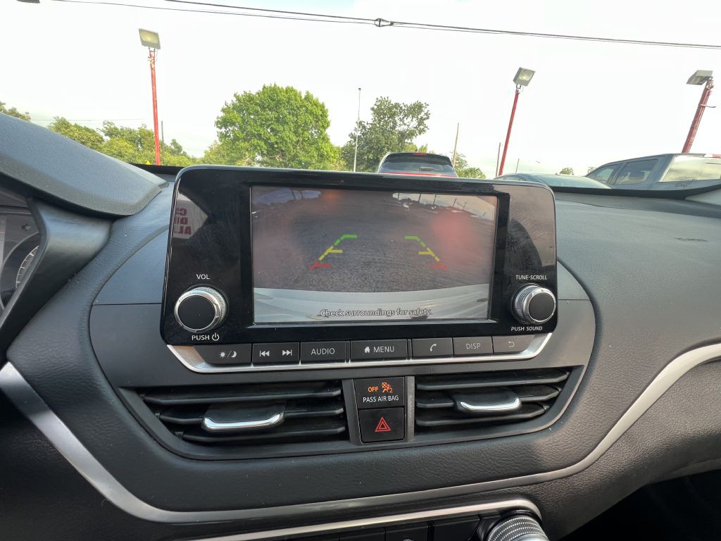 2022 Nissan Altima Image 16