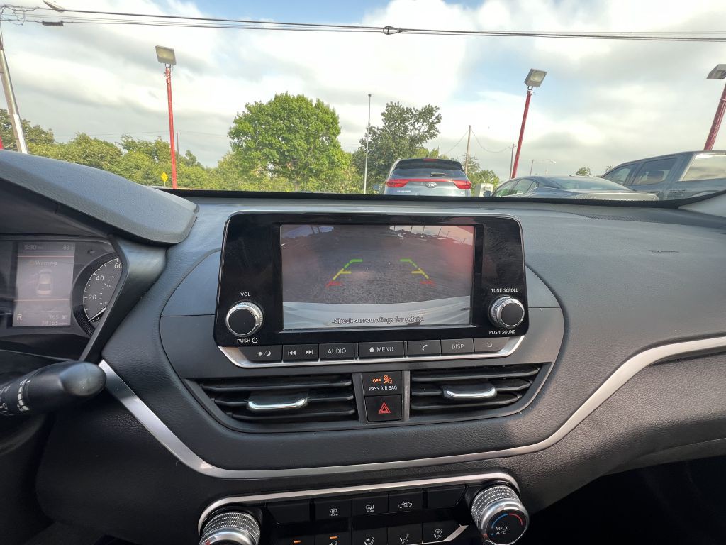 2022 Nissan Altima Image 17