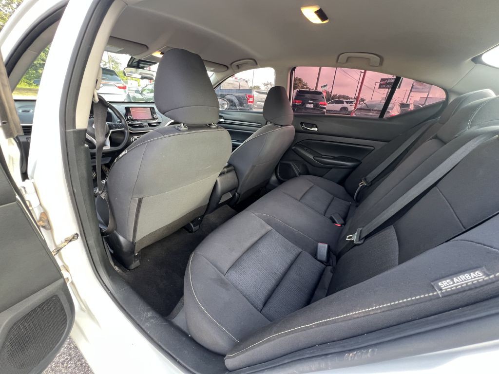 2022 Nissan Altima Image 18