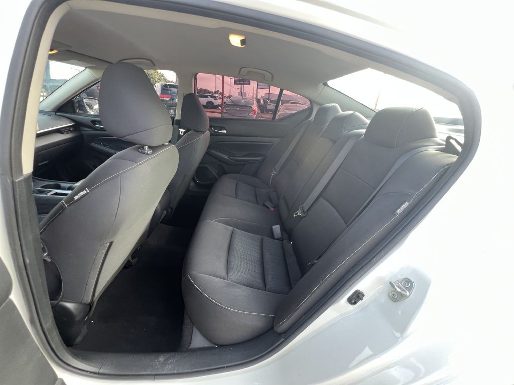 2022 Nissan Altima Image 19