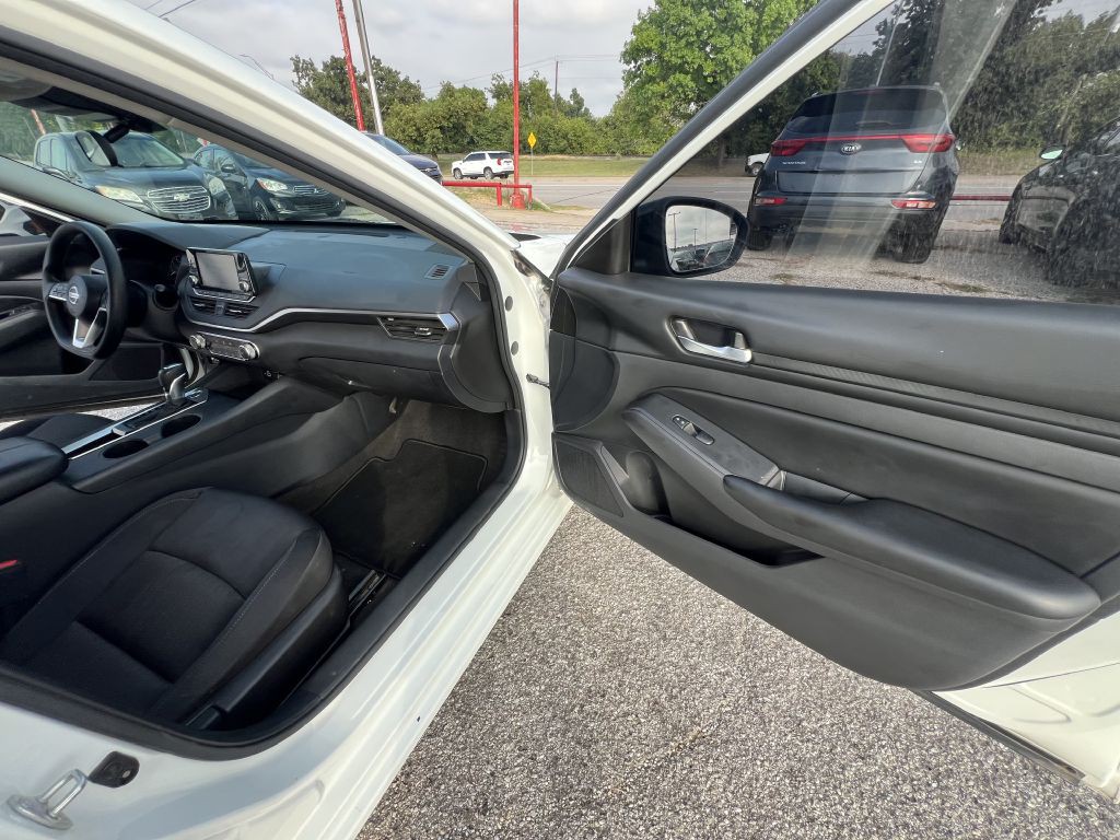 2022 Nissan Altima Image 22