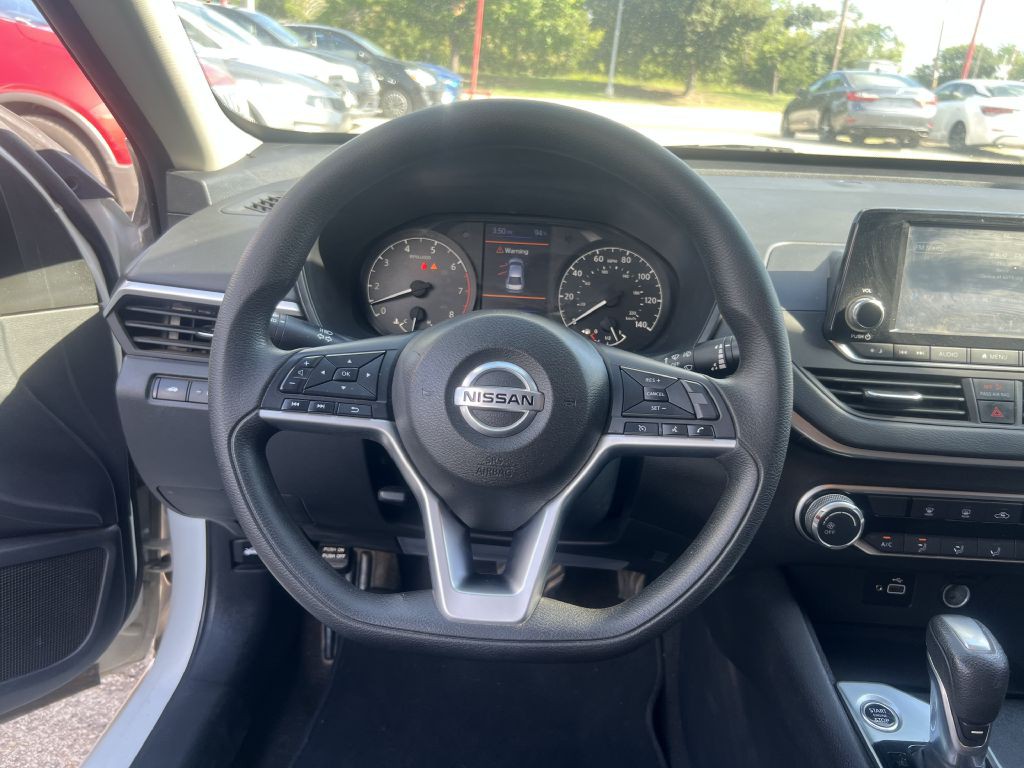 2022 Nissan Altima Image 15