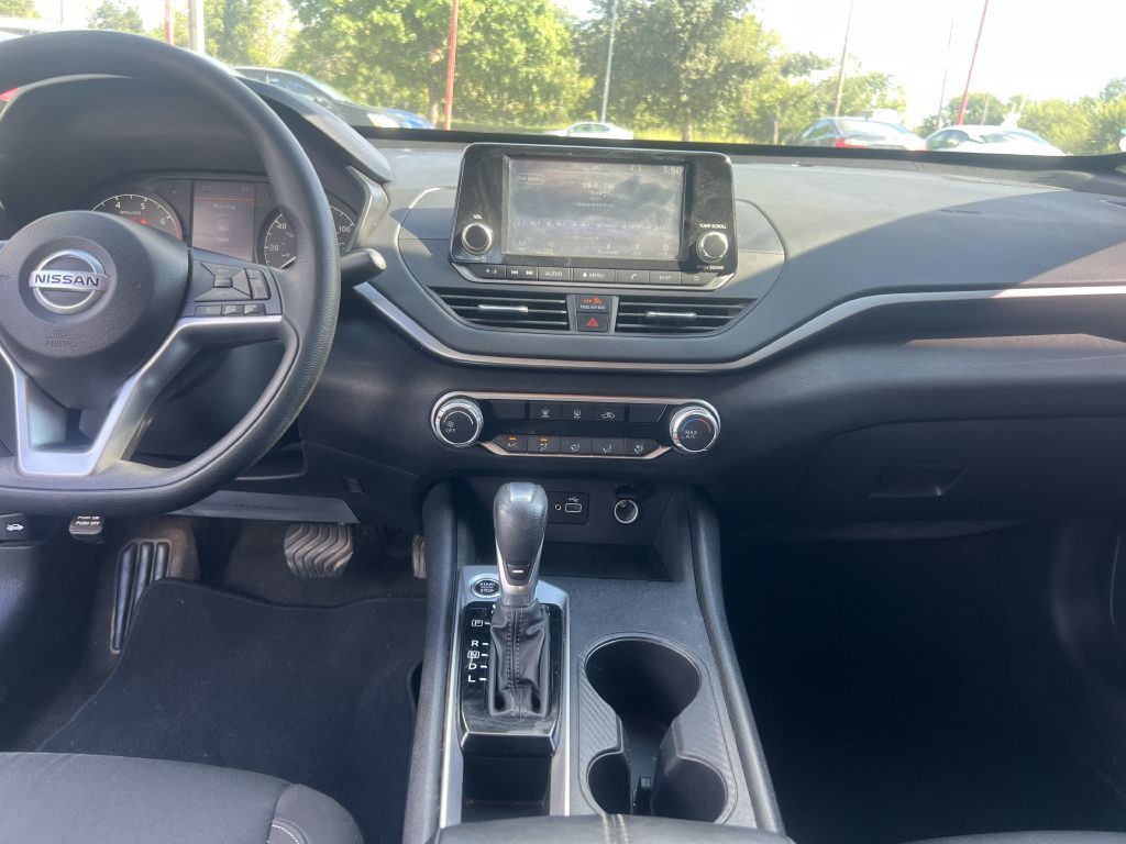 2022 Nissan Altima Image 16