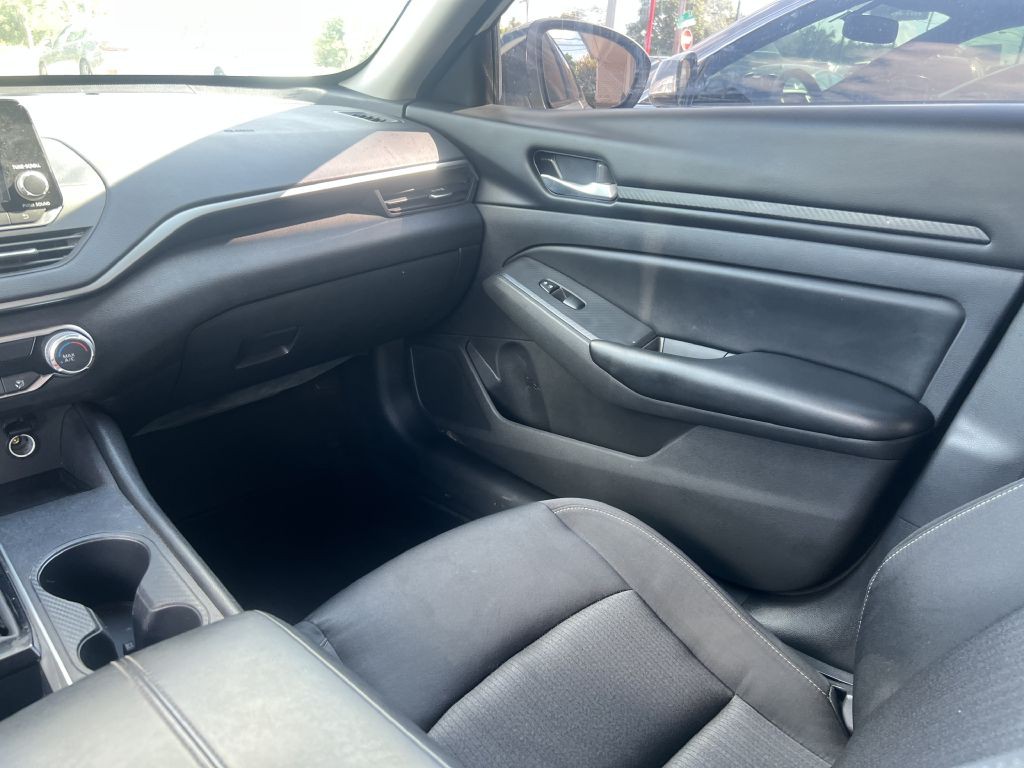 2022 Nissan Altima Image 17