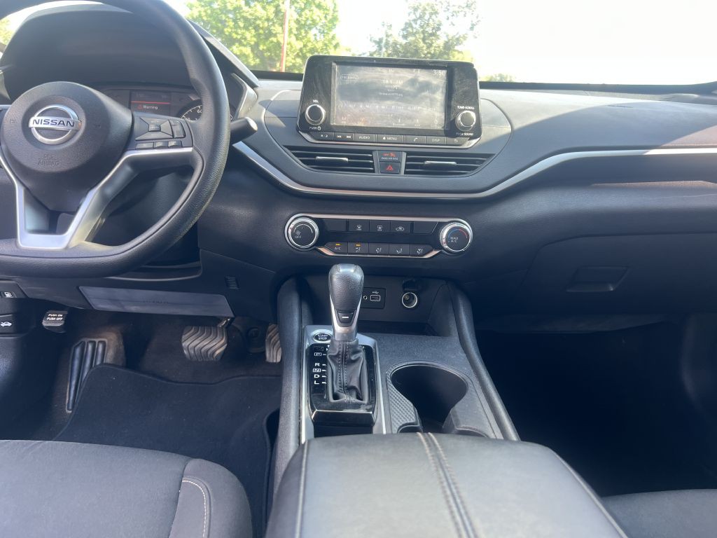 2022 Nissan Altima Image 18