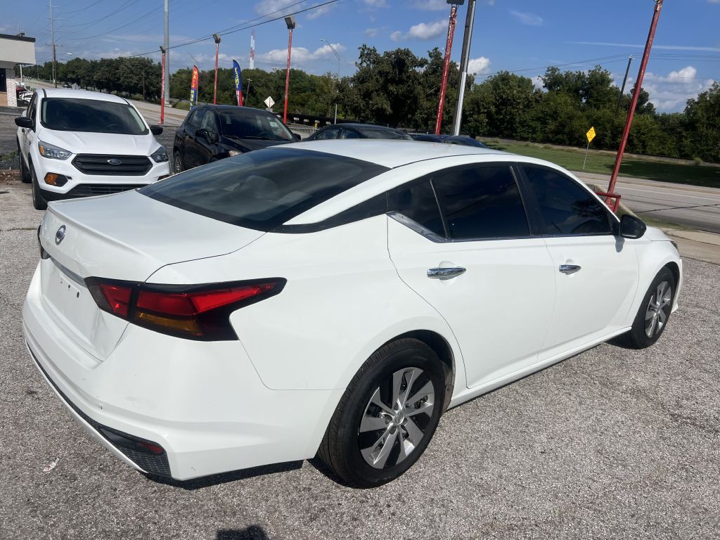 2022 Nissan Altima Image 6