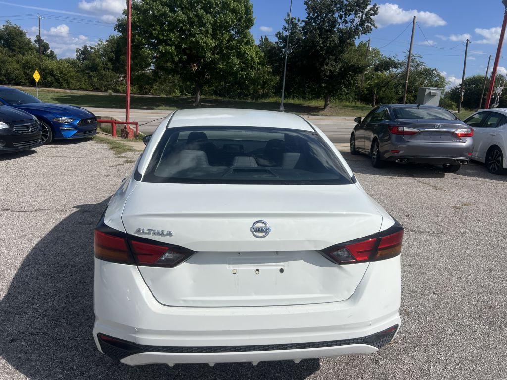 2022 Nissan Altima Image 8