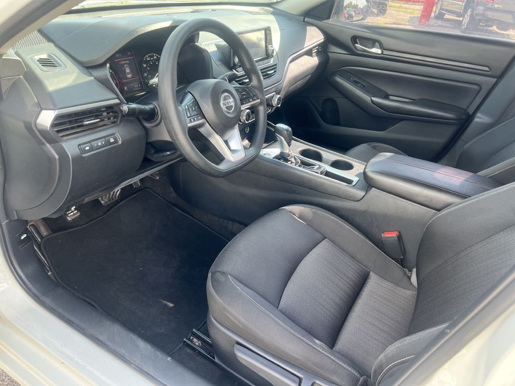 2022 Nissan Altima Image 12