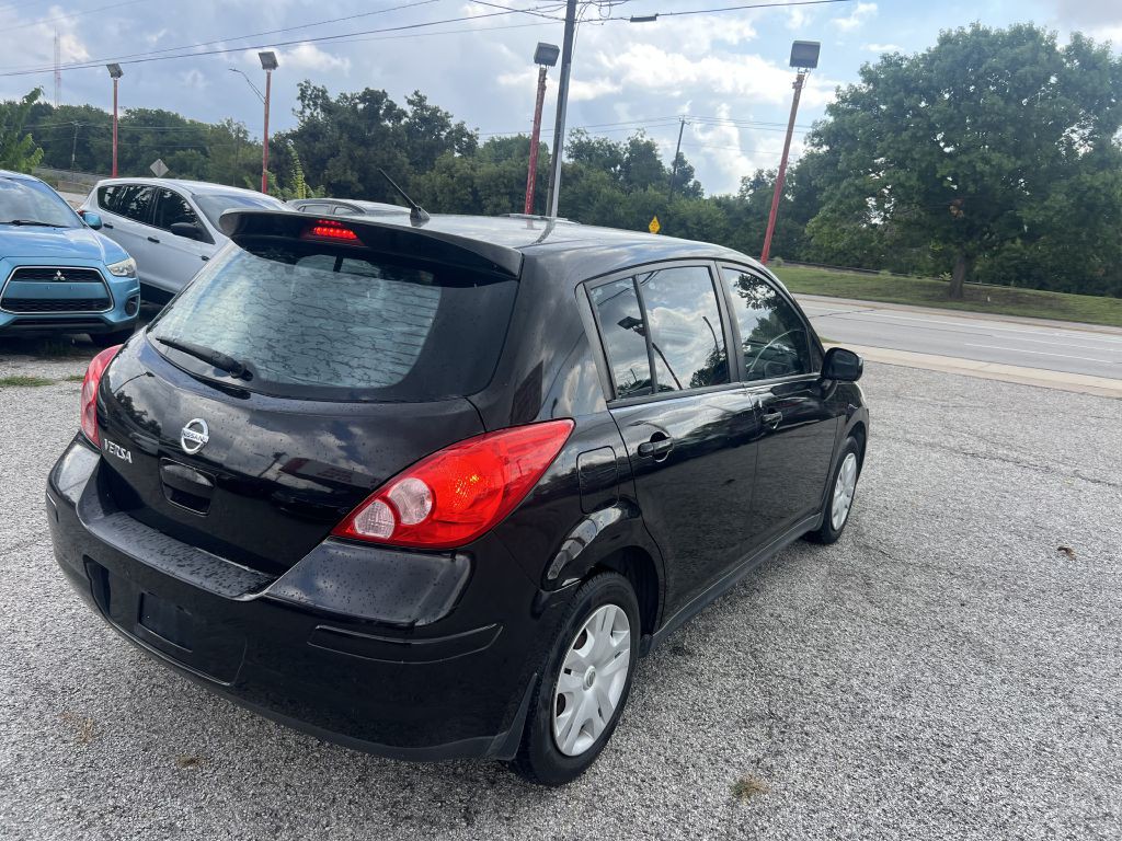2011 Nissan Versa Image 5