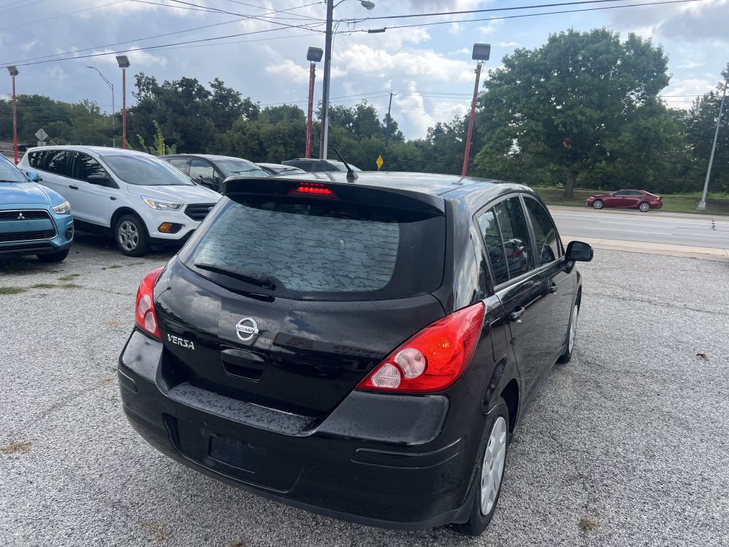2011 Nissan Versa Image 6