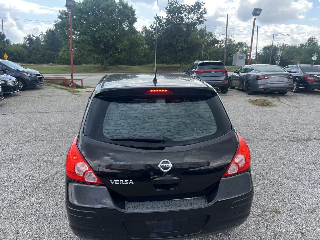 2011 Nissan Versa Image 7