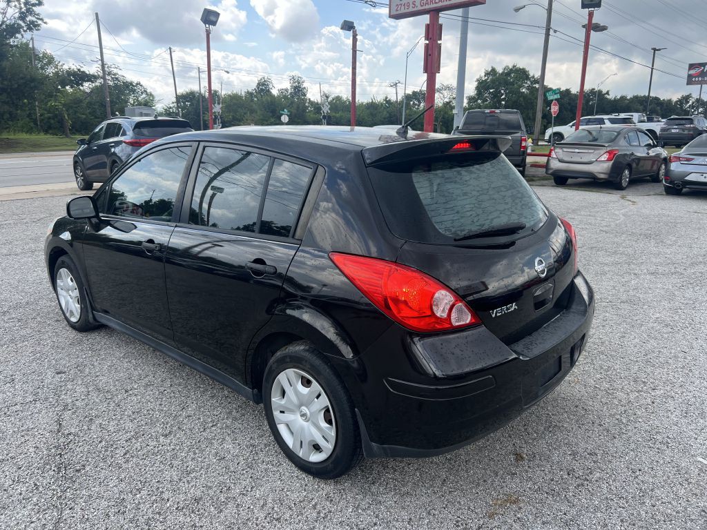 2011 Nissan Versa Image 8