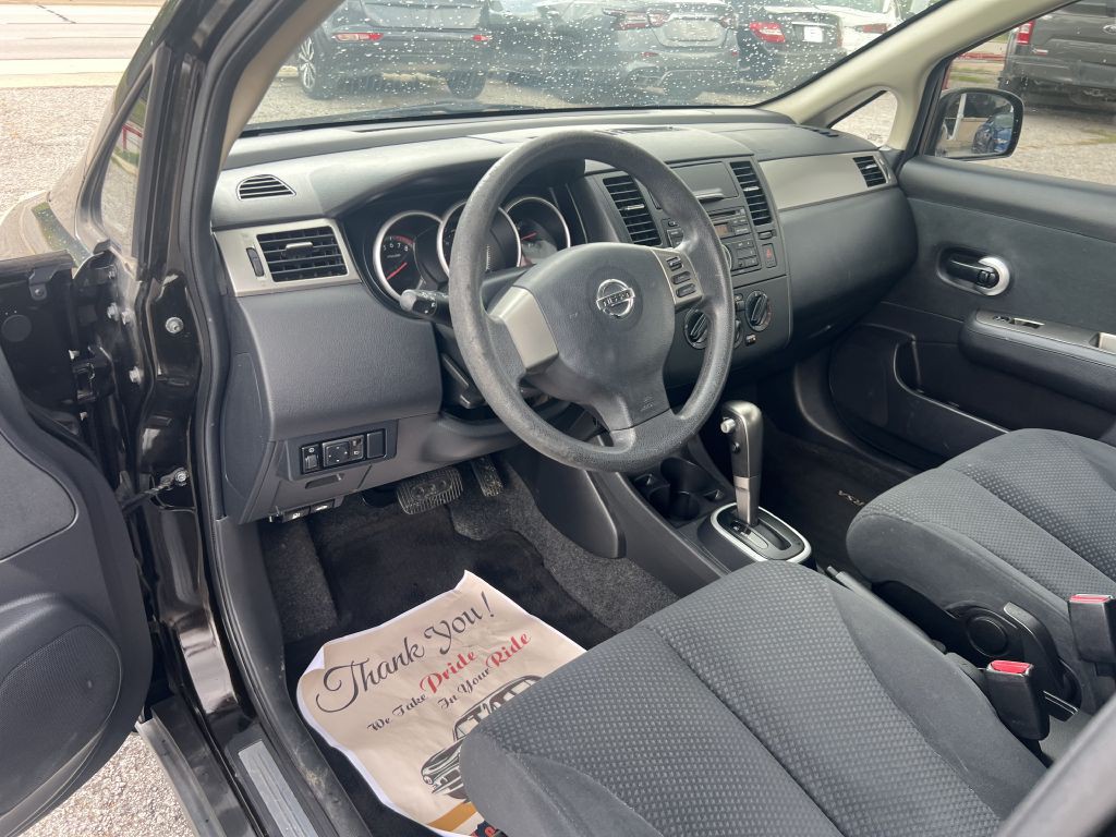 2011 Nissan Versa Image 10