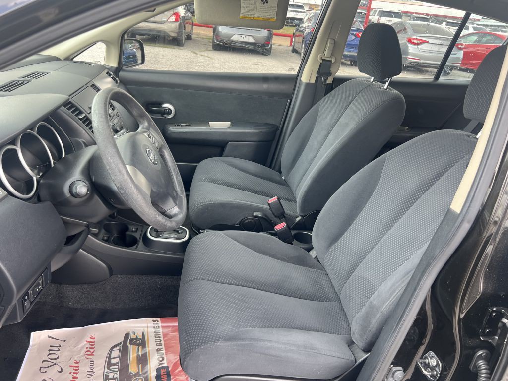 2011 Nissan Versa Image 12
