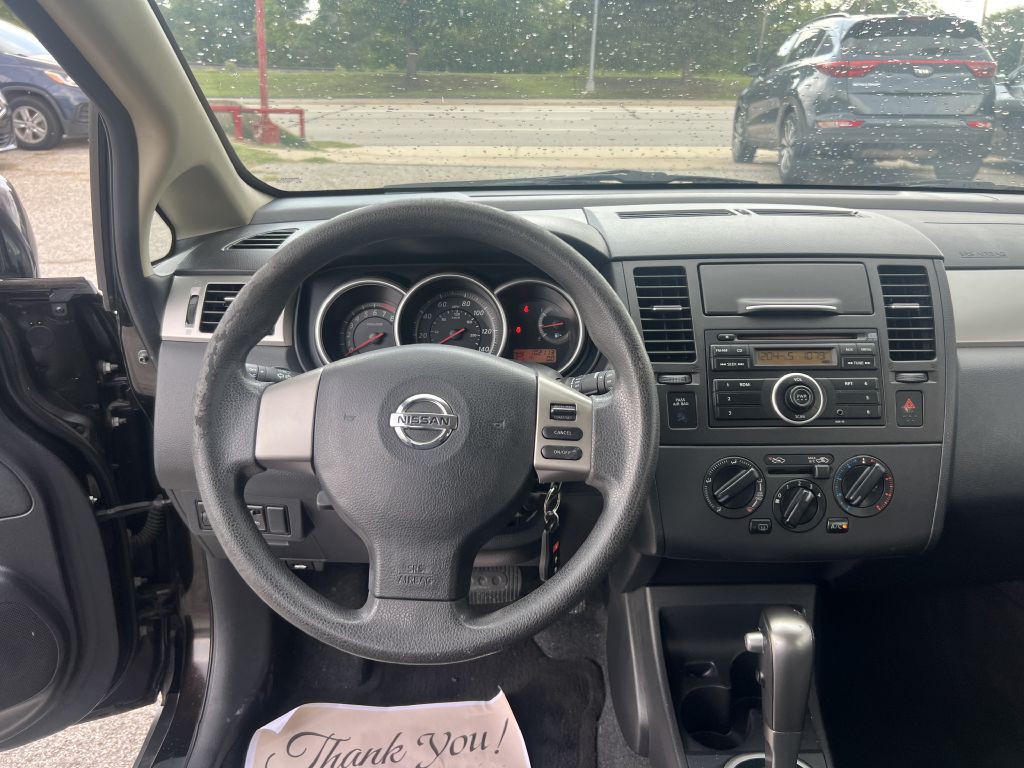 2011 Nissan Versa Image 13