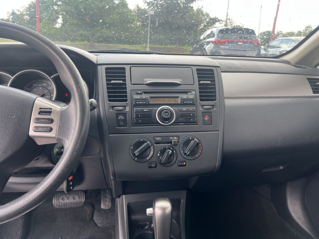 2011 Nissan Versa Image 14