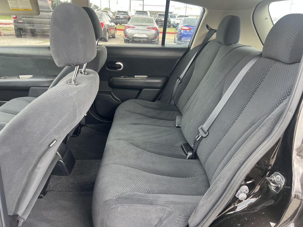 2011 Nissan Versa Image 18