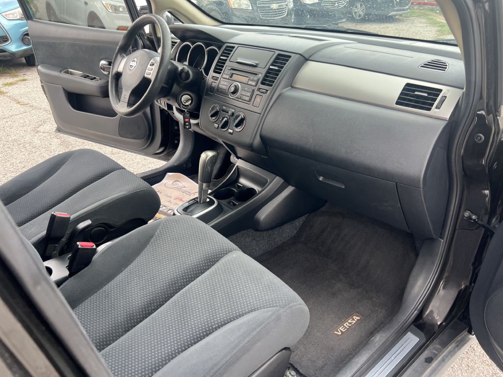 2011 Nissan Versa Image 19