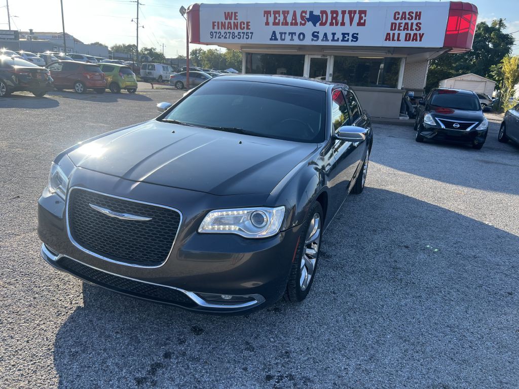 2018 Chrysler 300 Image 2