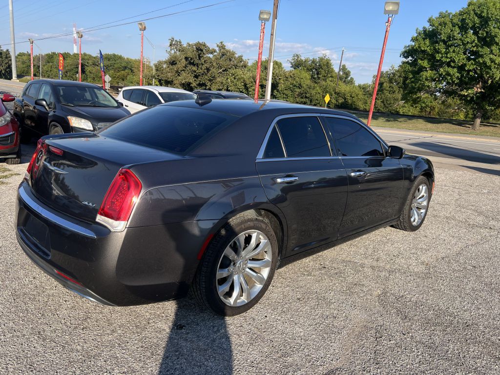 2018 Chrysler 300 Image 5