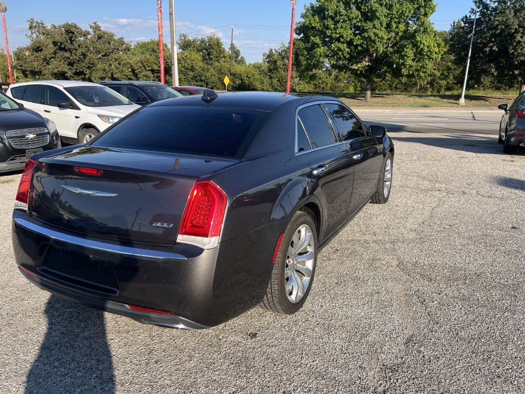 2018 Chrysler 300 Image 6