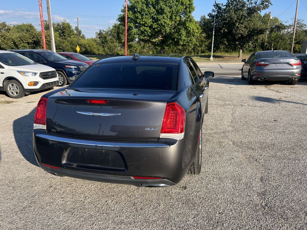 2018 Chrysler 300 Image 7