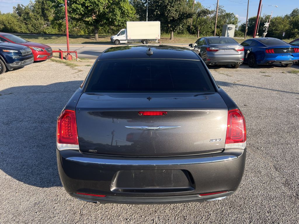 2018 Chrysler 300 Image 10