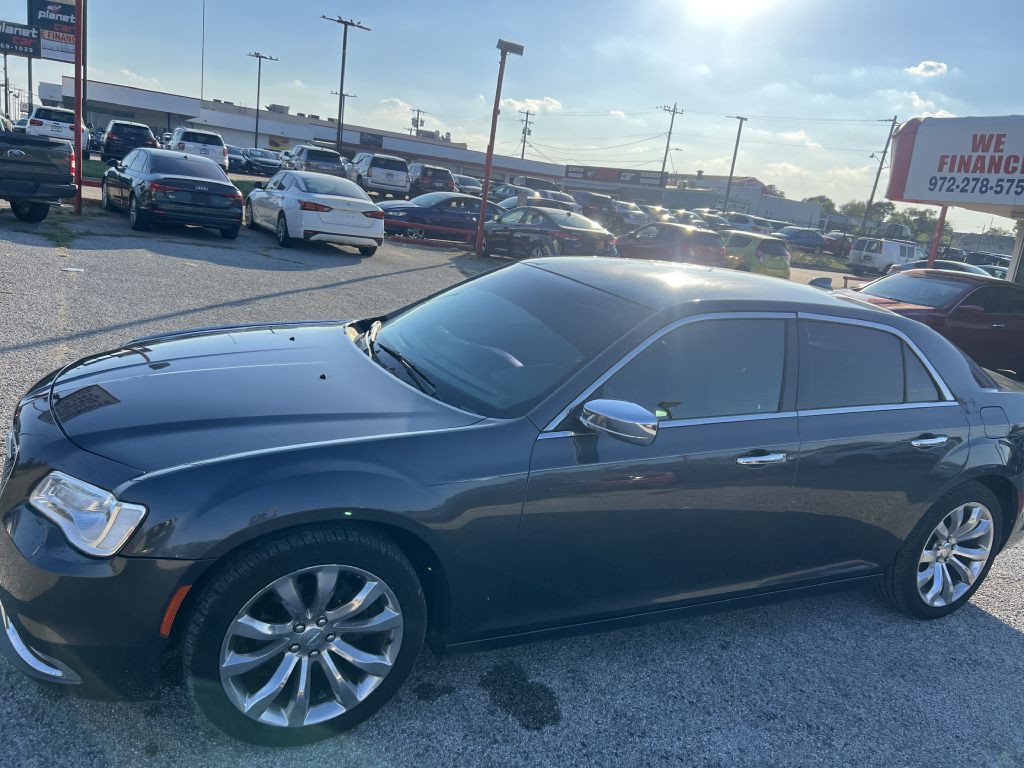 2018 Chrysler 300 Image 11