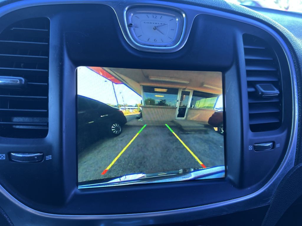 2018 Chrysler 300 Image 12