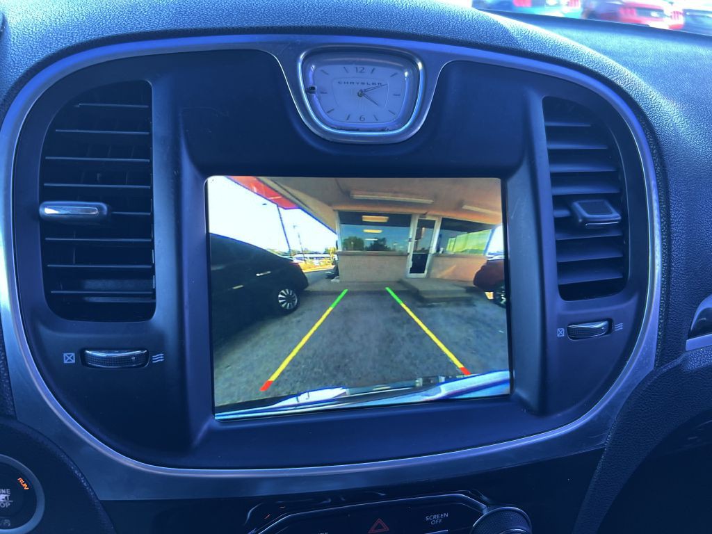 2018 Chrysler 300 Image 13