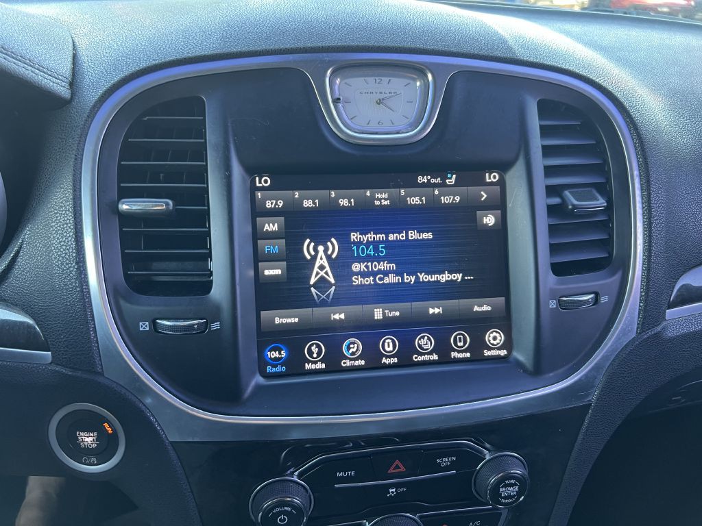 2018 Chrysler 300 Image 14